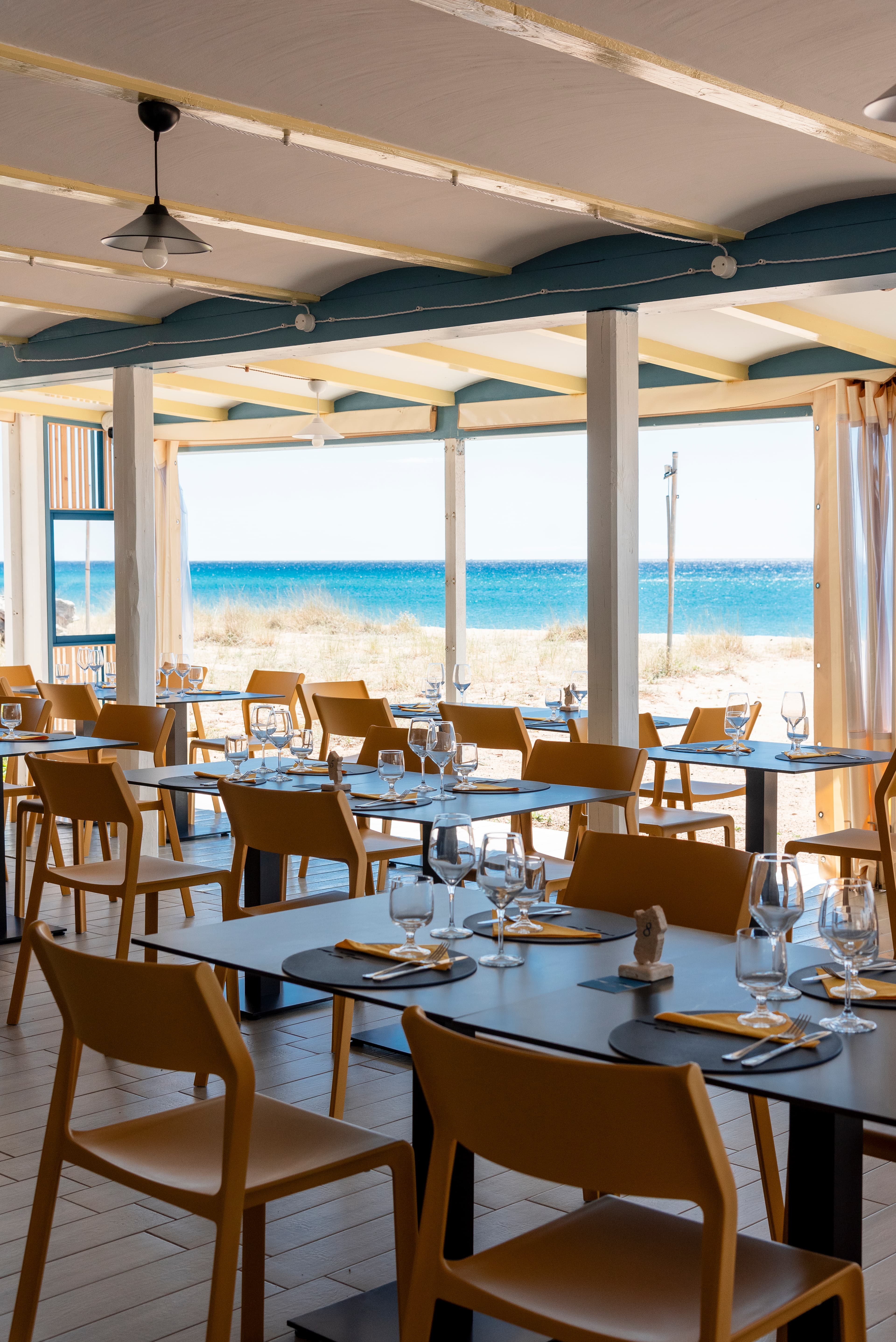 Una sala affacciata sul mare.